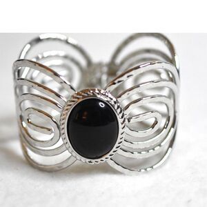 NWOT Black Onyx Oval Stone Hammered Filigree Butterfly Spring Latch 6" Bracelet